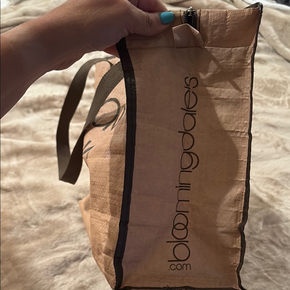 Bloomingdale's Brown Tote Bag with Sturdy Design - Picture 4 of 6